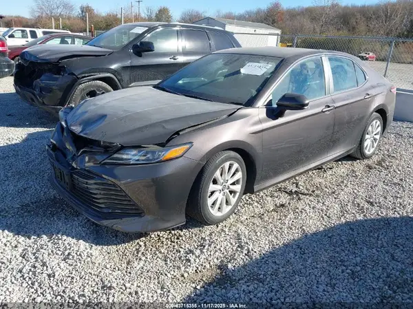 4T1B11HK9KU755124 2019 TOYOTA CAMRY - Image 2