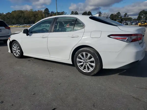 4T1B11HK9KU762476 2019 TOYOTA CAMRY - Image 2
