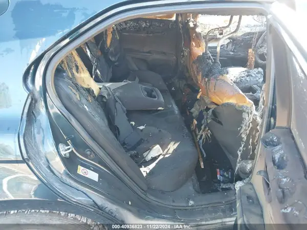 4T1B11HK9KU764504 2019 TOYOTA CAMRY - Image 8