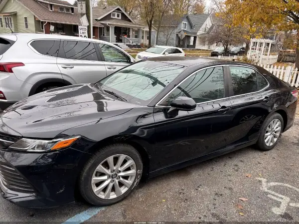 4T1B11HK9KU768438 2019 TOYOTA CAMRY - Image 2
