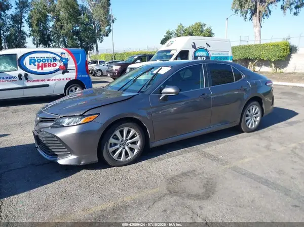 4T1B11HK9KU777592 2019 TOYOTA CAMRY - Image 2