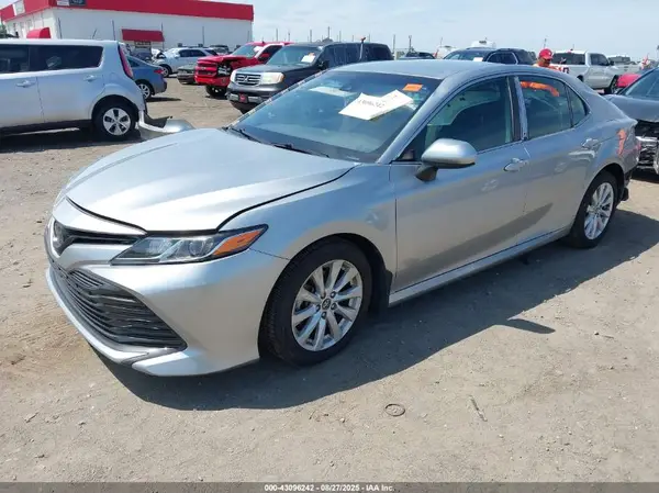 4T1B11HK9KU781965 2019 TOYOTA CAMRY - Image 2