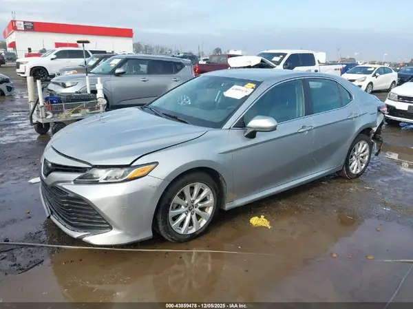 4T1B11HK9KU804807 2019 TOYOTA CAMRY - Image 2