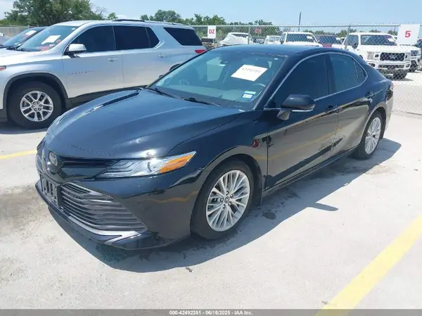 4T1B11HK9KU819730 2019 TOYOTA CAMRY - Image 2