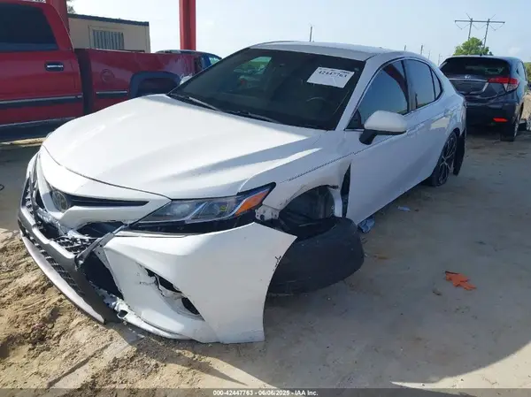 4T1B11HK9KU821378 2019 TOYOTA CAMRY - Image 2