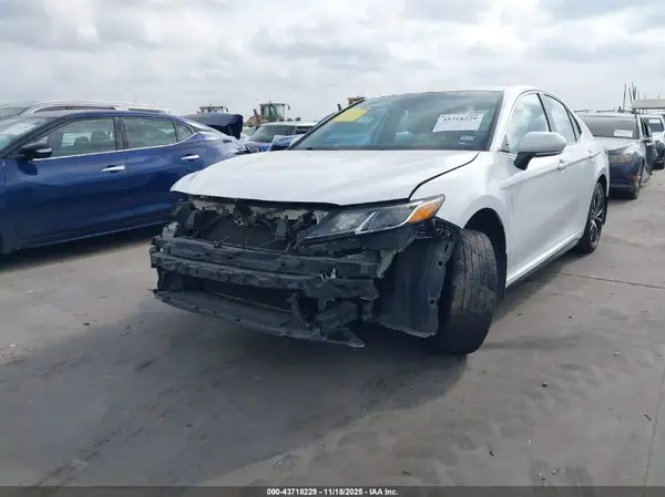 4T1B11HK9KU824992 2019 TOYOTA CAMRY - Image 2