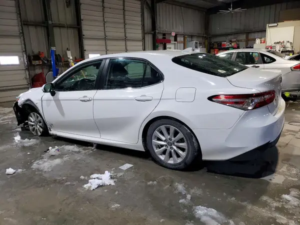 4T1B11HK9KU835555 2019 TOYOTA CAMRY - Image 2