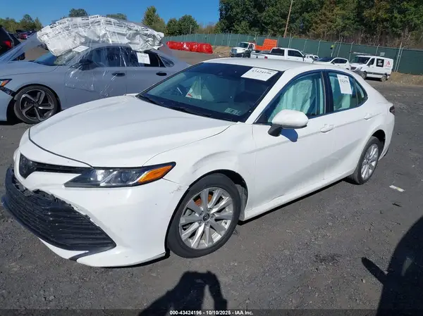 4T1B11HK9KU845938 2019 TOYOTA CAMRY - Image 2
