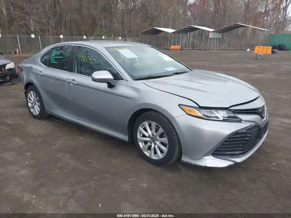 4T1B11HK9KU851075 2019 TOYOTA CAMRY - Image 1