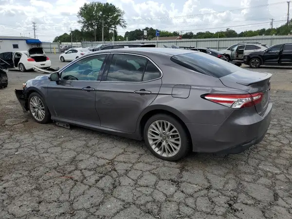 4T1B11HKXJU002765 2018 TOYOTA CAMRY - Image 2