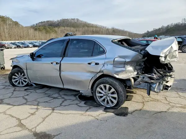 4T1B11HKXJU004788 2018 TOYOTA CAMRY - Image 2