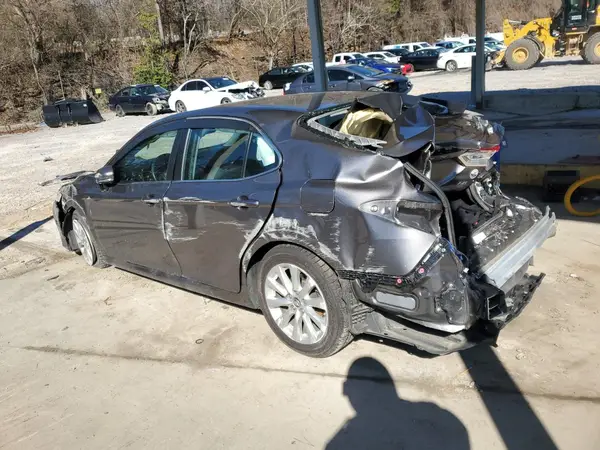 4T1B11HKXJU006573 2018 TOYOTA CAMRY - Image 2
