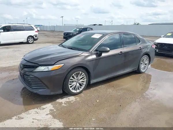 4T1B11HKXJU006864 2018 TOYOTA CAMRY - Image 2