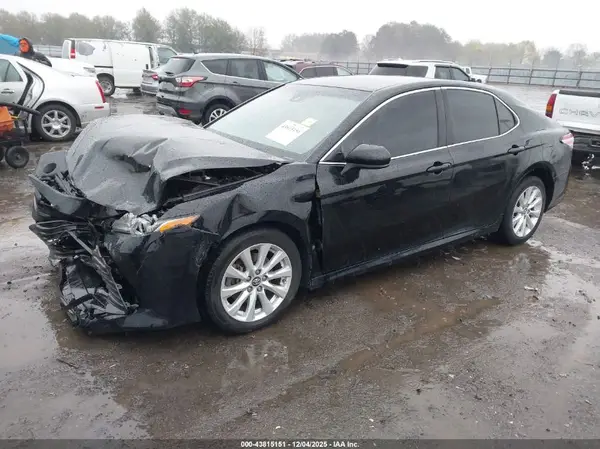 4T1B11HKXJU006976 2018 TOYOTA CAMRY - Image 2