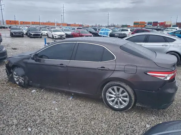 4T1B11HKXJU010090 2018 TOYOTA CAMRY - Image 2
