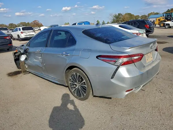 4T1B11HKXJU010574 2018 TOYOTA CAMRY - Image 2