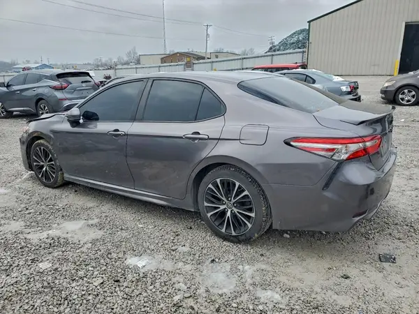 4T1B11HKXJU010848 2018 TOYOTA CAMRY - Image 2