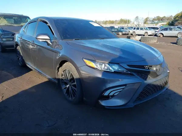 4T1B11HKXJU012101 2018 TOYOTA CAMRY - Image 1
