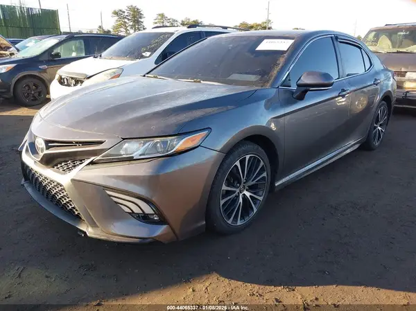 4T1B11HKXJU012101 2018 TOYOTA CAMRY - Image 2