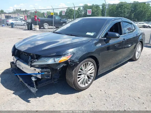 4T1B11HKXJU012504 2018 TOYOTA CAMRY - Image 2