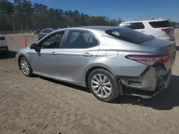 4T1B11HKXJU013569 2018 TOYOTA CAMRY - Image 2