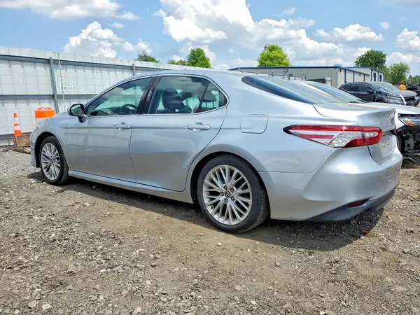 4T1B11HKXJU013880 2018 TOYOTA CAMRY - Image 2