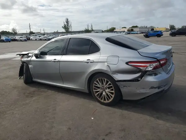 4T1B11HKXJU014320 2018 TOYOTA CAMRY - Image 2