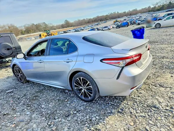 4T1B11HKXJU015483 2018 TOYOTA CAMRY - Image 2