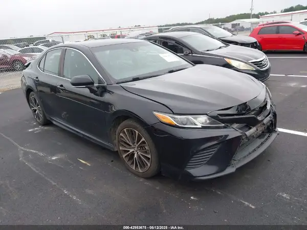 4T1B11HKXJU016620 2018 TOYOTA CAMRY - Image 1