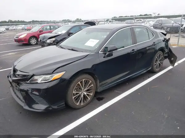 4T1B11HKXJU016620 2018 TOYOTA CAMRY - Image 2