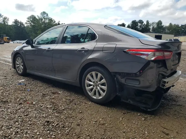 4T1B11HKXJU017346 2018 TOYOTA CAMRY - Image 2