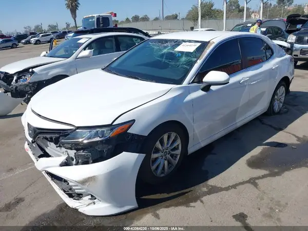 4T1B11HKXJU018044 2018 TOYOTA CAMRY - Image 2