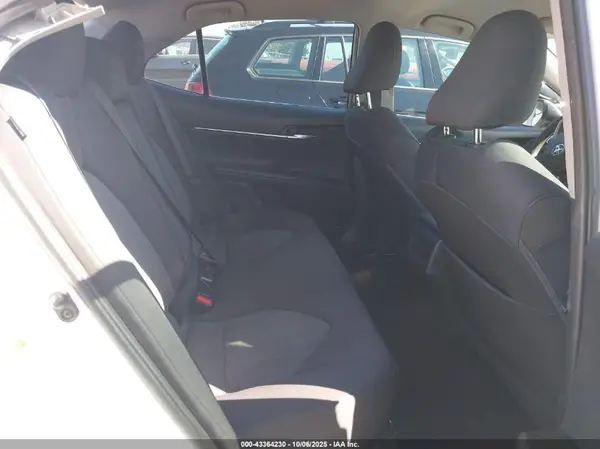4T1B11HKXJU018044 2018 TOYOTA CAMRY - Image 8