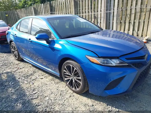 4T1B11HKXJU019002 2018 TOYOTA CAMRY - Image 1