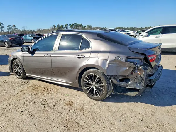 4T1B11HKXJU019033 2018 TOYOTA CAMRY - Image 2