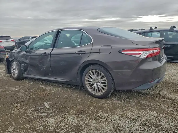 4T1B11HKXJU019226 2018 TOYOTA CAMRY - Image 2