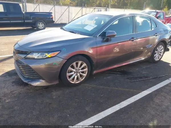 4T1B11HKXJU019274 2018 TOYOTA CAMRY - Image 2