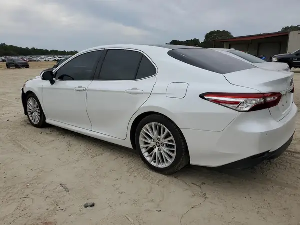 4T1B11HKXJU019324 2018 TOYOTA CAMRY - Image 2