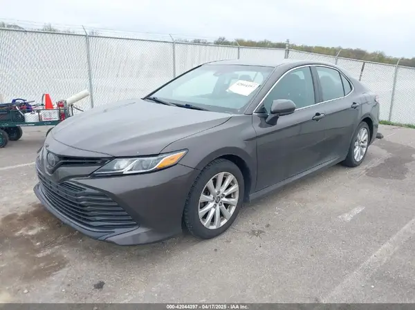 4T1B11HKXJU020280 2018 TOYOTA CAMRY - Image 2