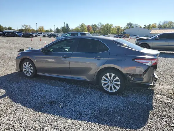 4T1B11HKXJU020456 2018 TOYOTA CAMRY - Image 2