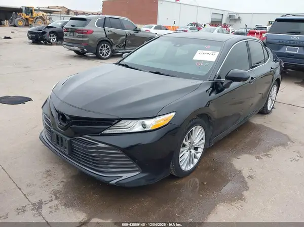 4T1B11HKXJU020487 2018 TOYOTA CAMRY - Image 2