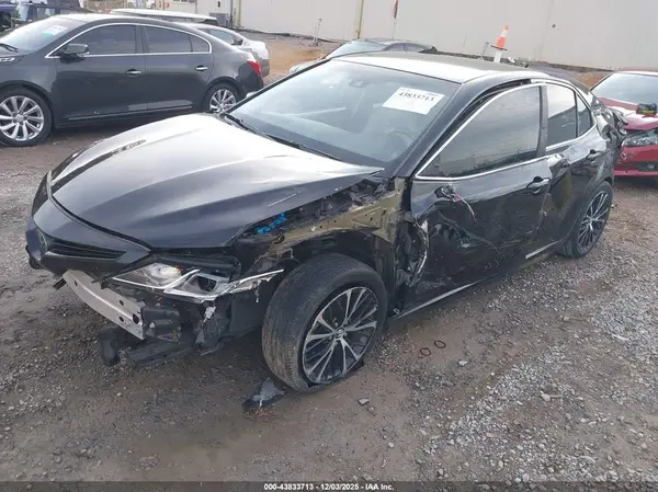 4T1B11HKXJU020571 2018 TOYOTA CAMRY - Image 2