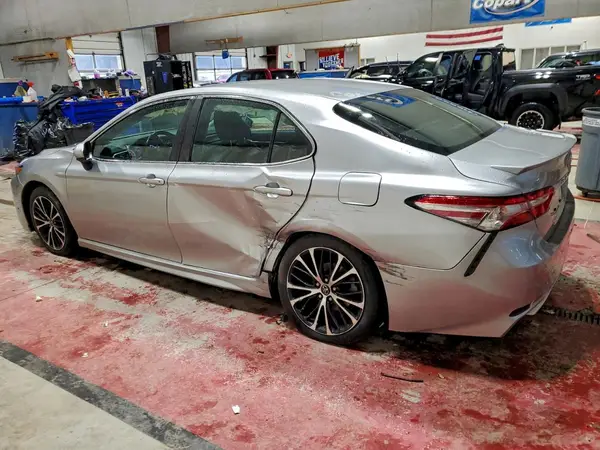 4T1B11HKXJU020618 2018 TOYOTA CAMRY - Image 2