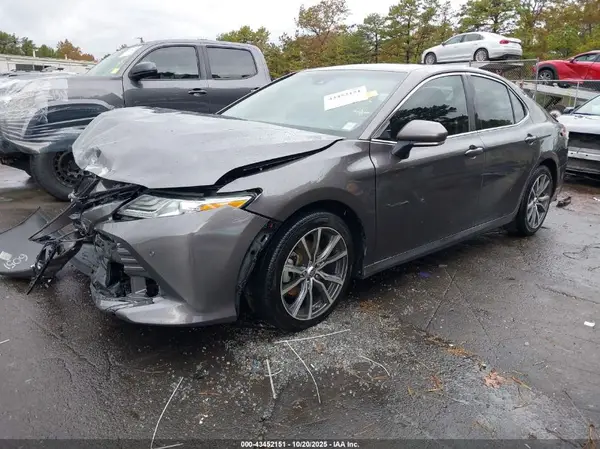 4T1B11HKXJU021512 2018 TOYOTA CAMRY - Image 2