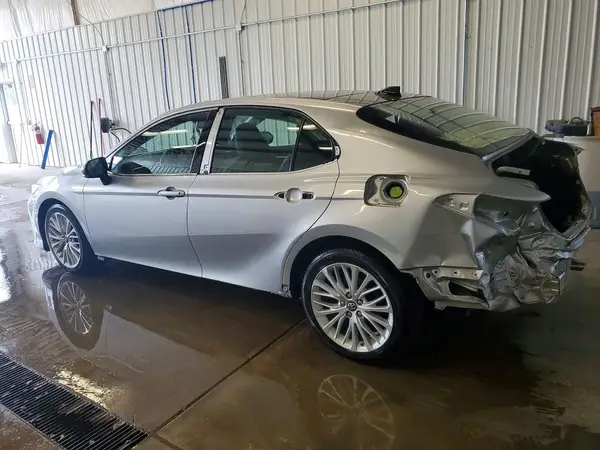 4T1B11HKXJU021929 2018 TOYOTA CAMRY - Image 2