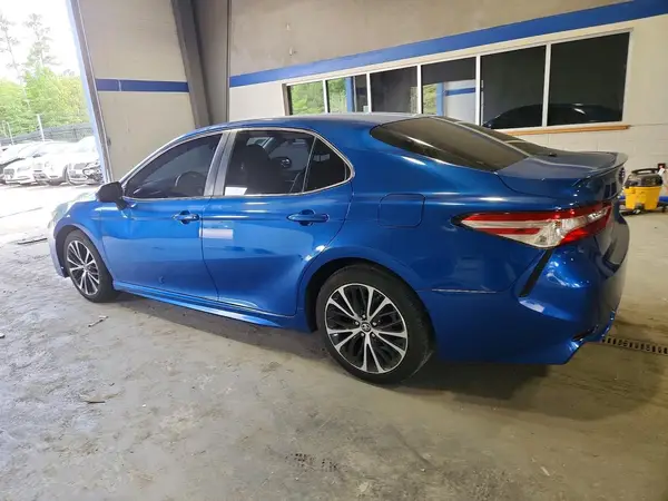 4T1B11HKXJU022398 2018 TOYOTA CAMRY - Image 2