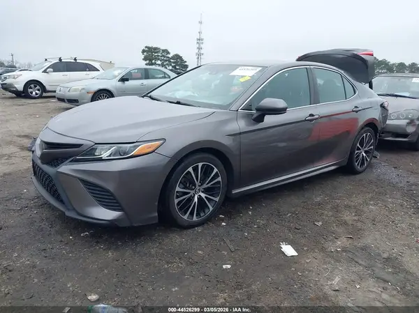4T1B11HKXJU023227 2018 TOYOTA CAMRY - Image 2