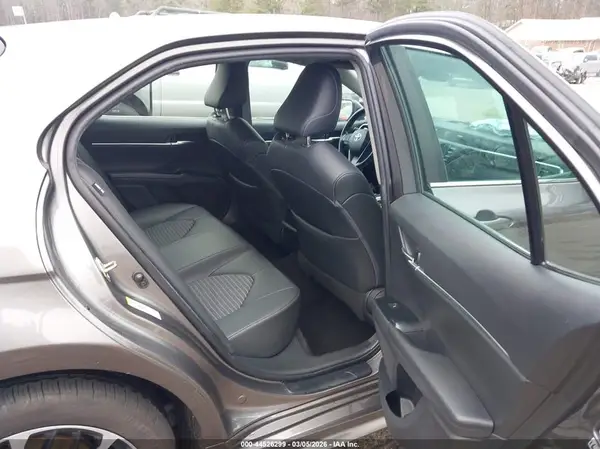 4T1B11HKXJU023227 2018 TOYOTA CAMRY - Image 8
