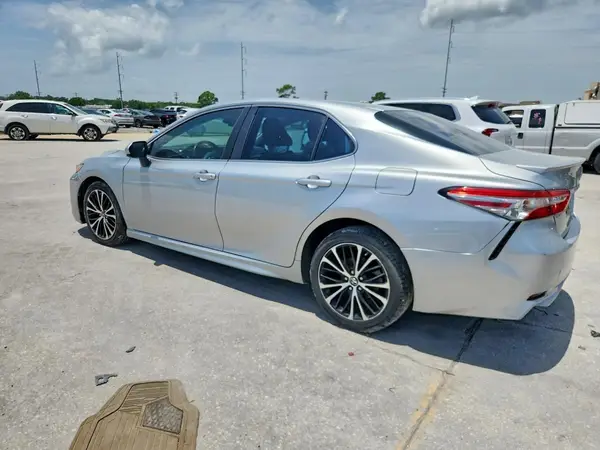 4T1B11HKXJU024040 2018 TOYOTA CAMRY - Image 2