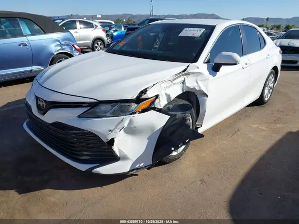 4T1B11HKXJU024524 2018 TOYOTA CAMRY - Image 2